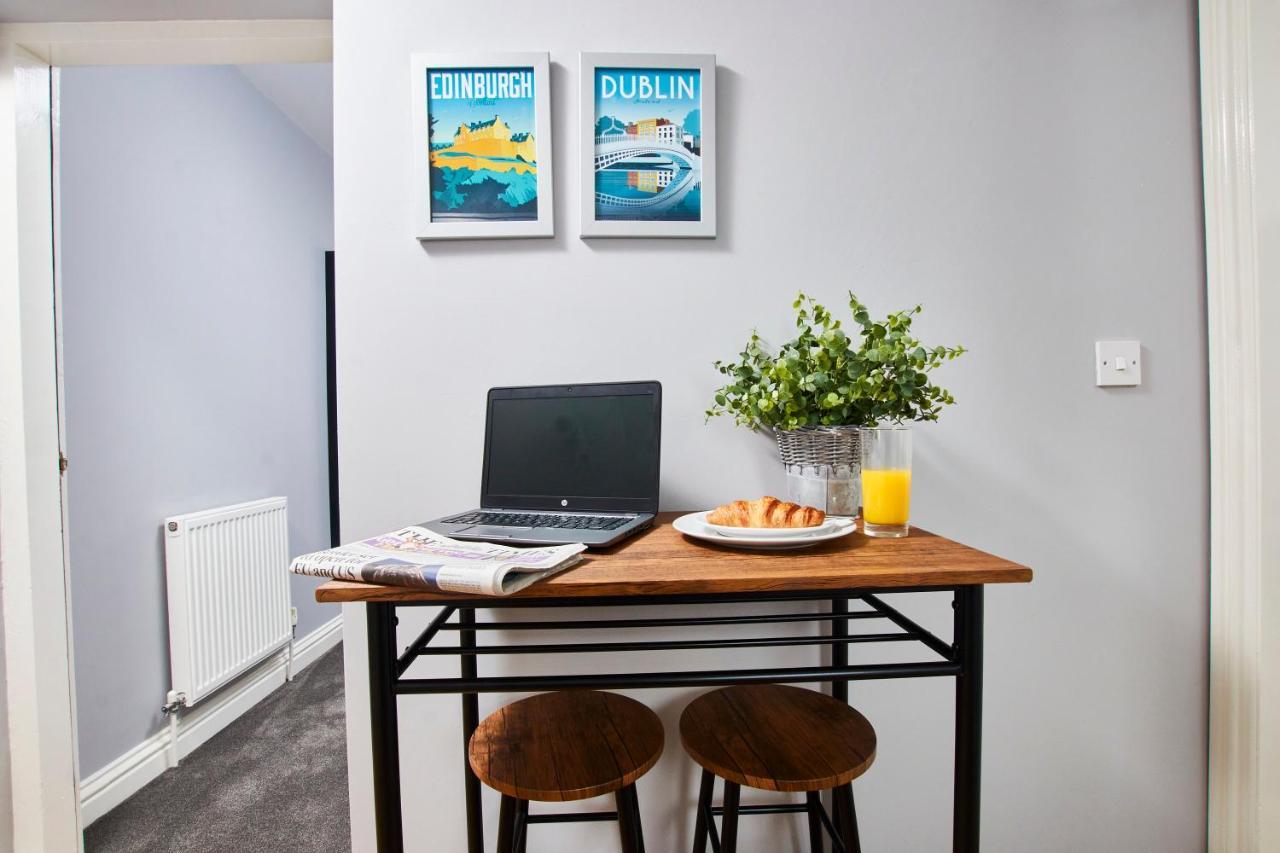 Delven House, Apartment 5 - Self Check-In, Self-Catering Serviced Apartment For East Midlands Airport Castle Donington Bagian luar foto
